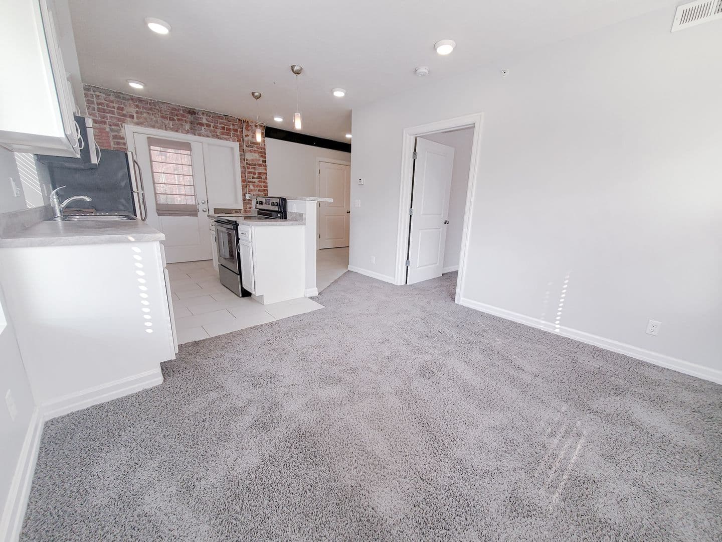Omaha Apartment: 528 S. 29th Street