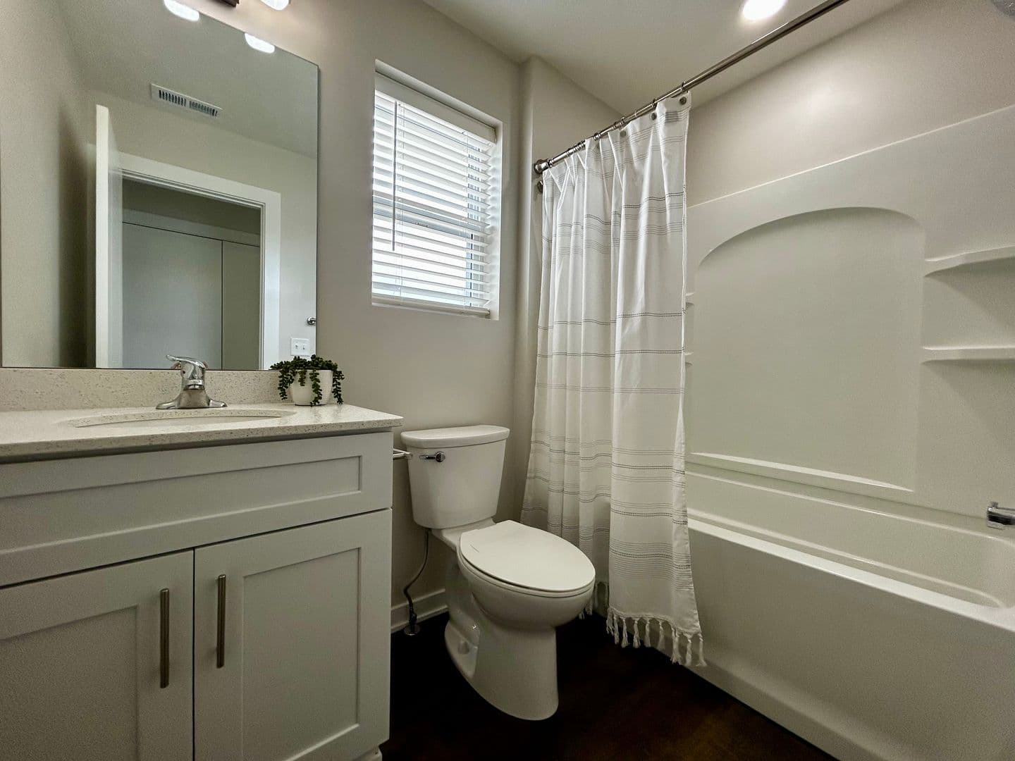Omaha Apartment: 13041 Cornhusker Road