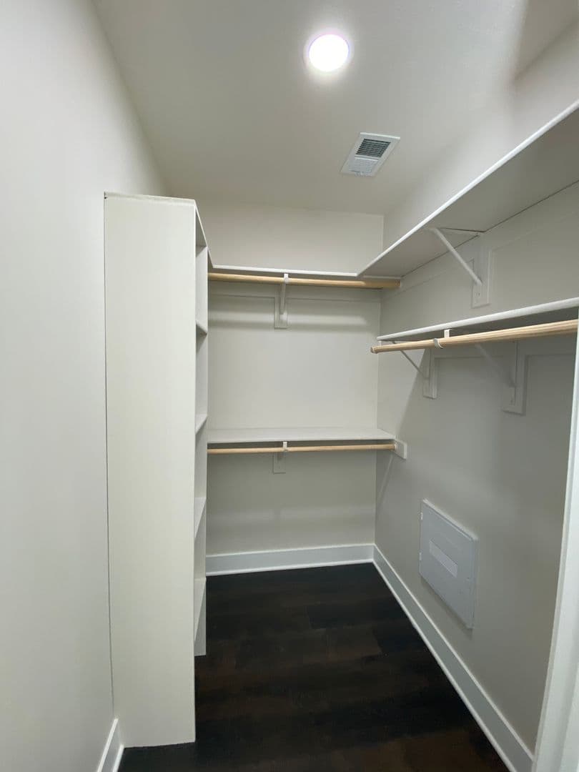 Omaha Apartment: 13108 Lincoln Road