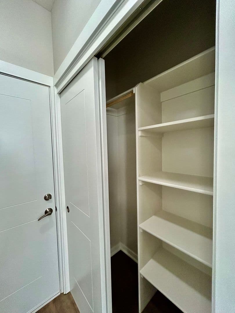 Omaha Apartment: 13041 Cornhusker Road