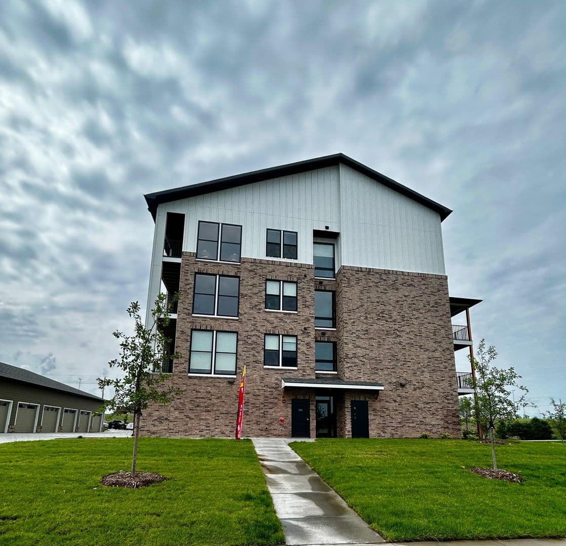 Omaha Apartment: 501 N 186th Plaza, 502 N 186th Plaza, 504 N 187th Court,