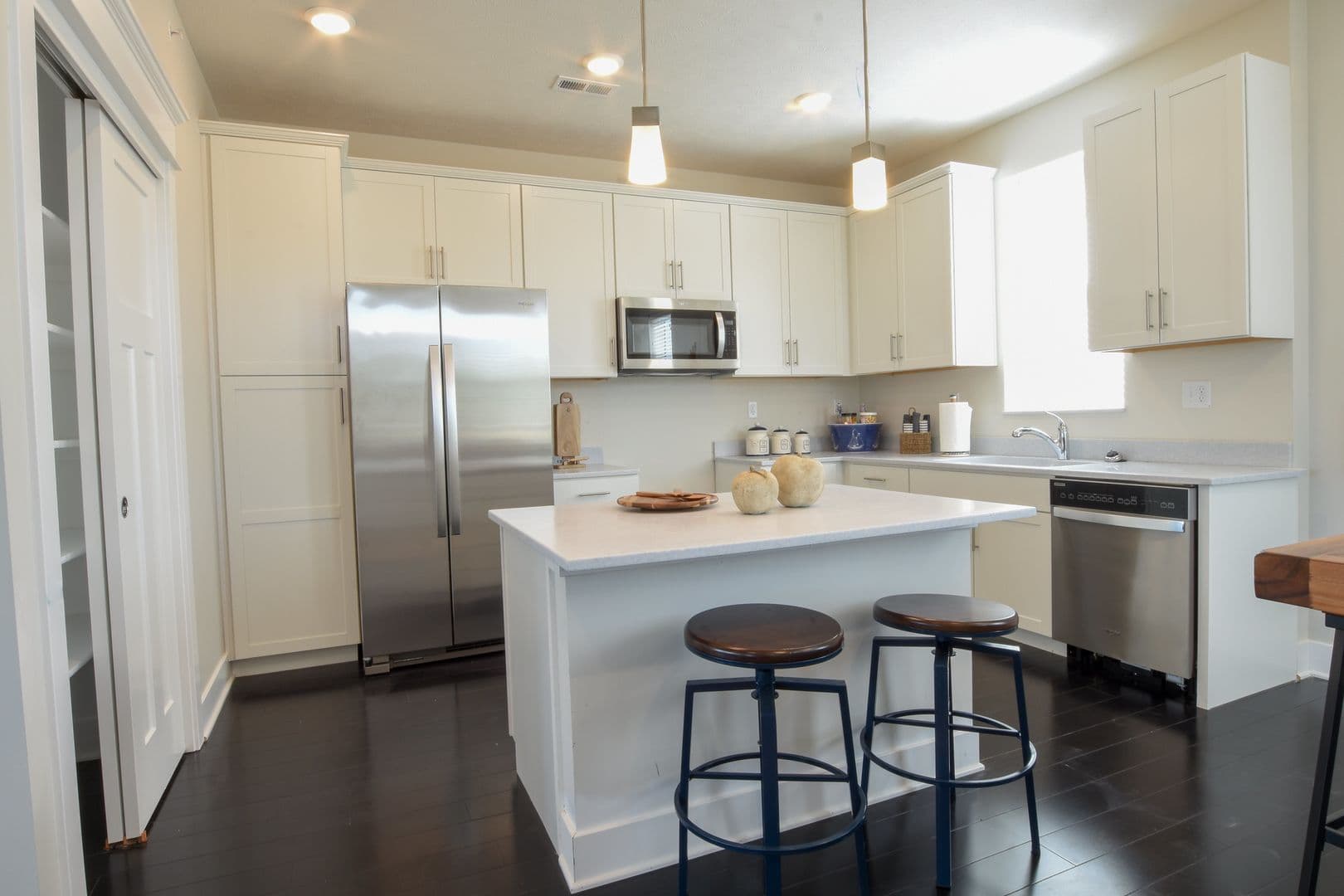 Omaha Apartment: 13178 Lincoln Road