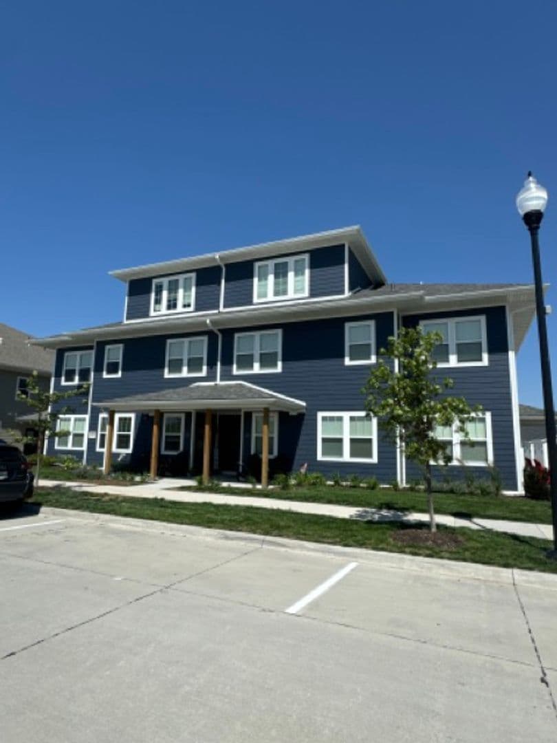 Omaha Apartment: 13041 Cornhusker Road