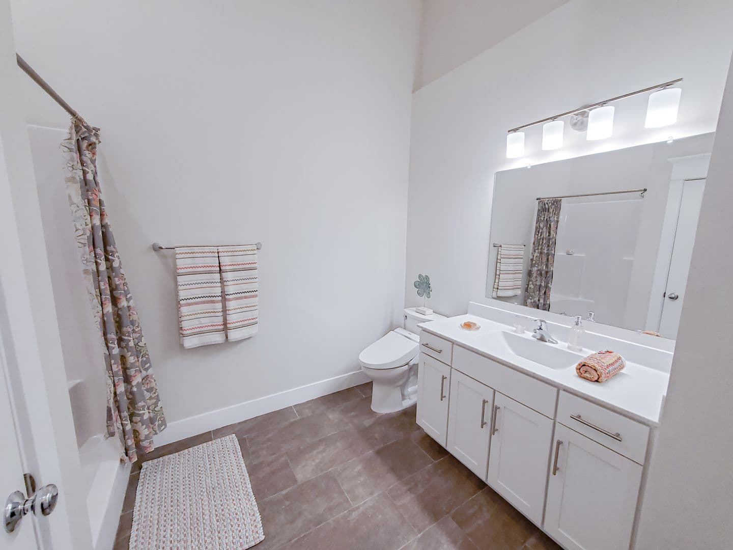 Omaha Apartment: 13178 Lincoln Road