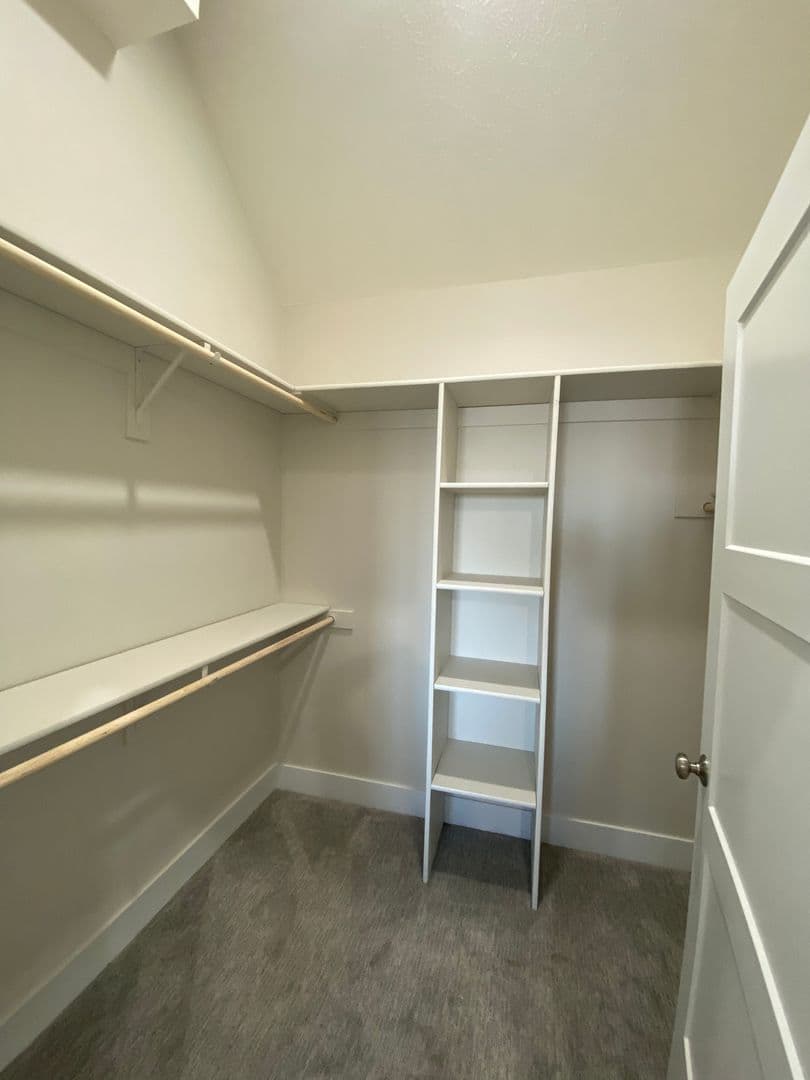 Omaha Apartment: 13108 Lincoln Road