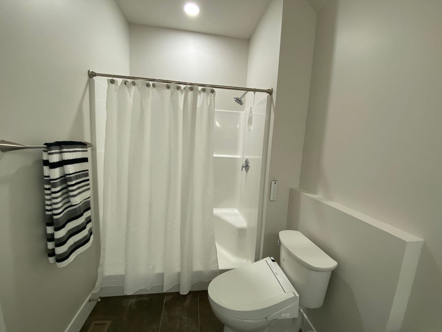 Omaha Apartment: 13108 Lincoln Road