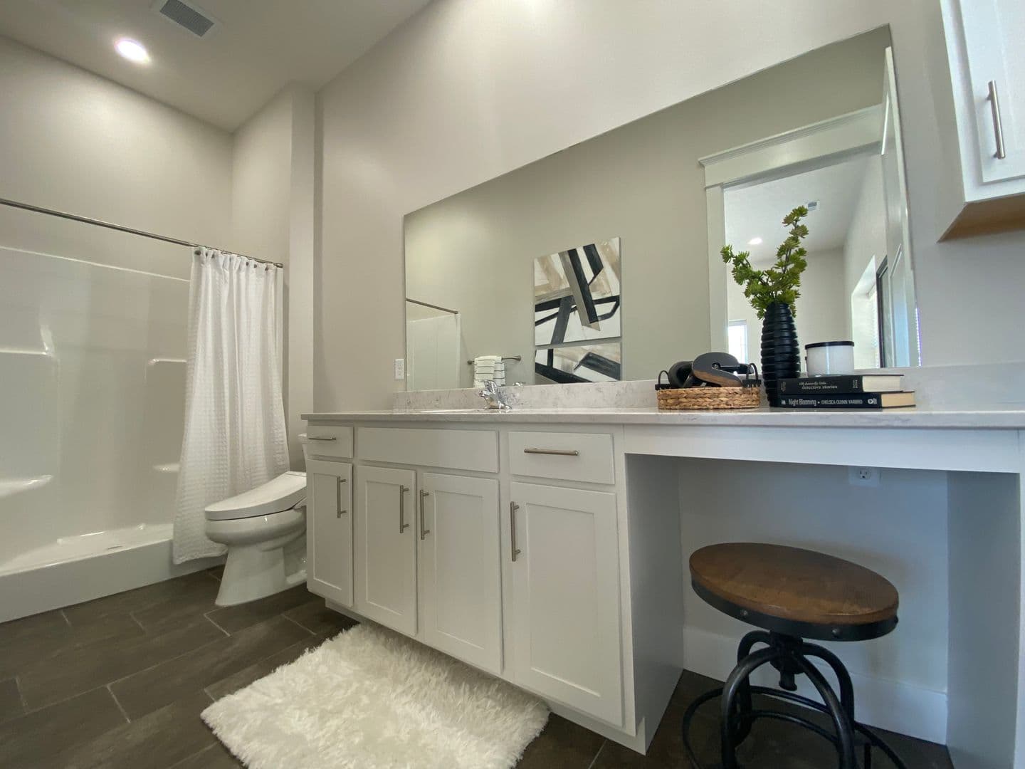 Omaha Apartment: 13108 Lincoln Road