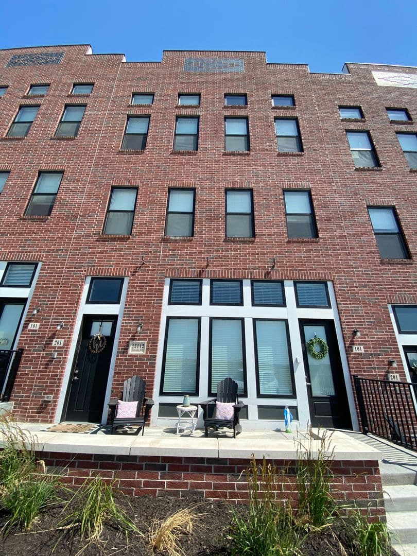 Omaha Apartment: 13178 Lincoln Road
