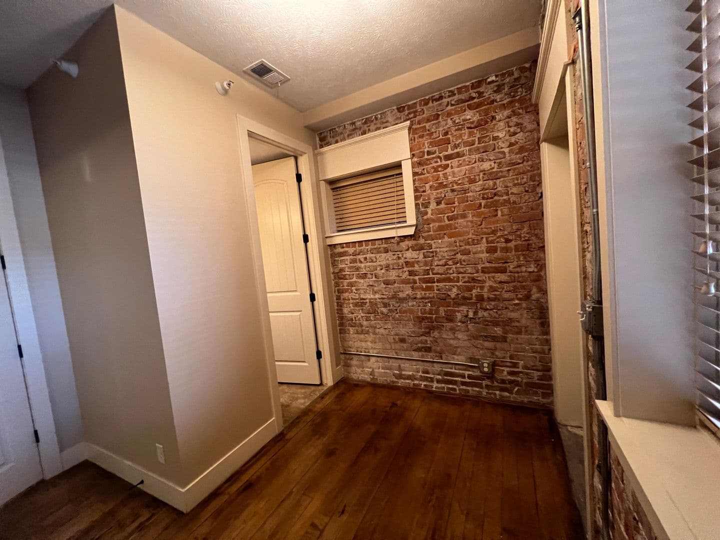 Omaha Apartment: 2934 Leavenworth