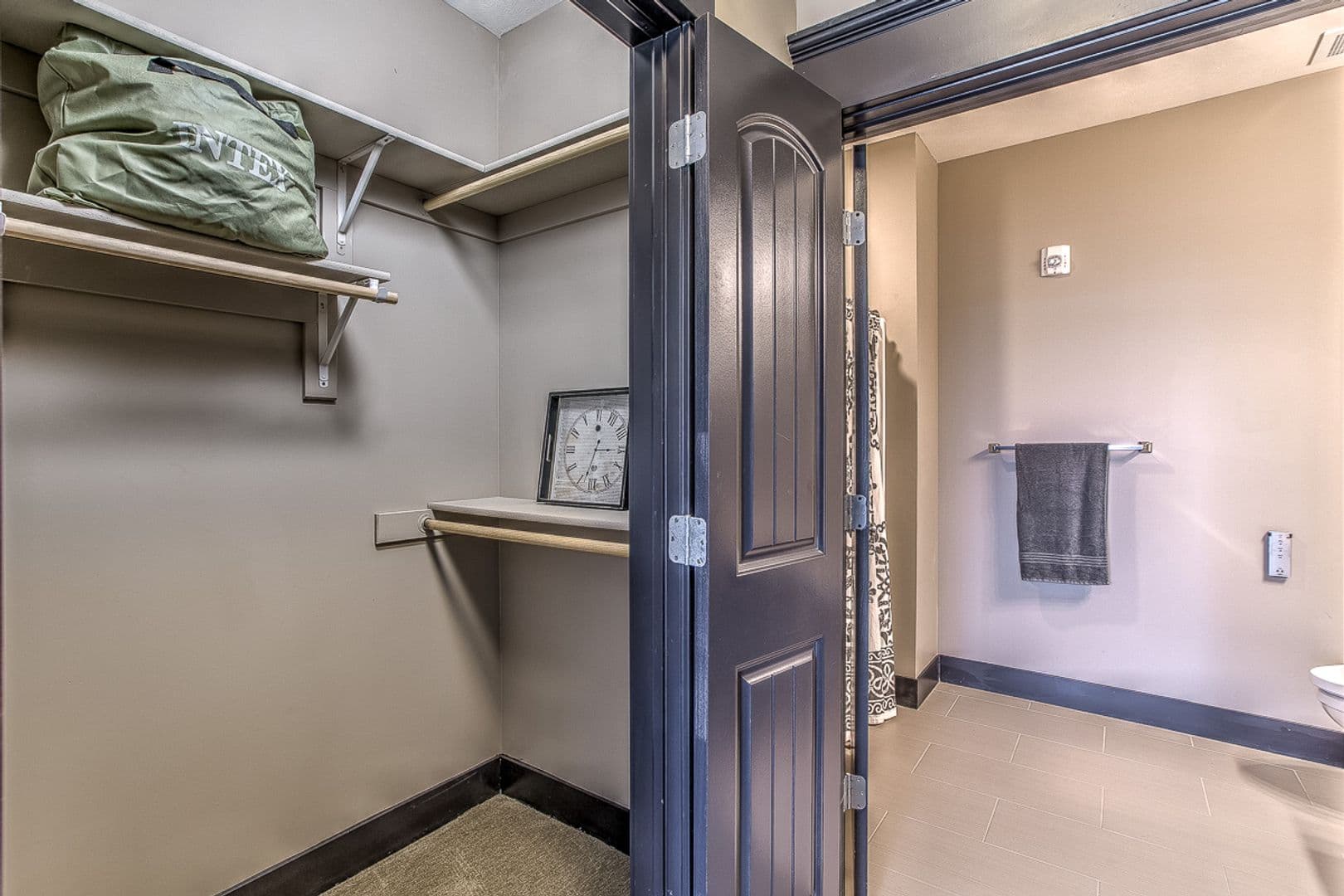 Elkhorn Apartment: 1010 N. 192nd Court, 1004 N. 192nd Court, 1011 N. 192nd Court