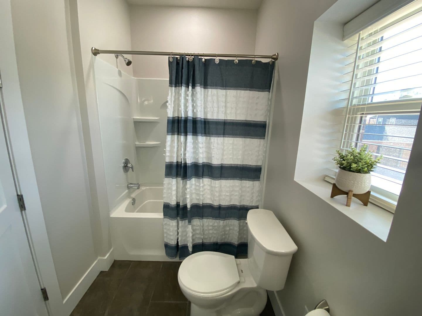 Omaha Apartment: 13108 Lincoln Road
