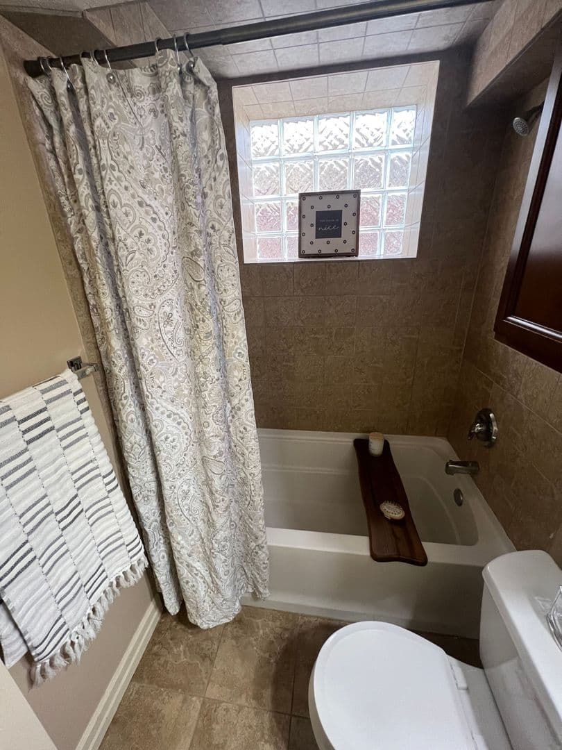 Omaha Apartment: 814 S. 38th Street