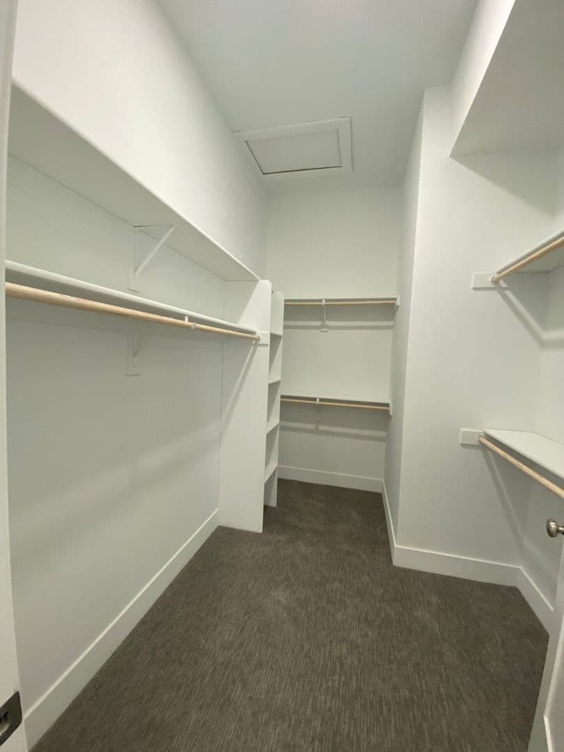 Omaha Apartment: 13108 Lincoln Road