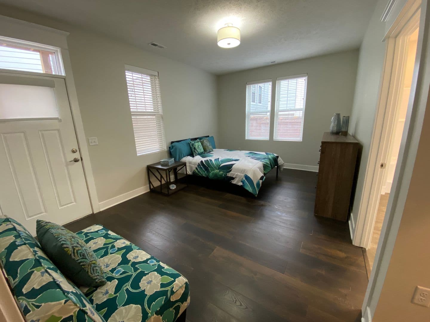 Omaha Apartment: 13108 Lincoln Road