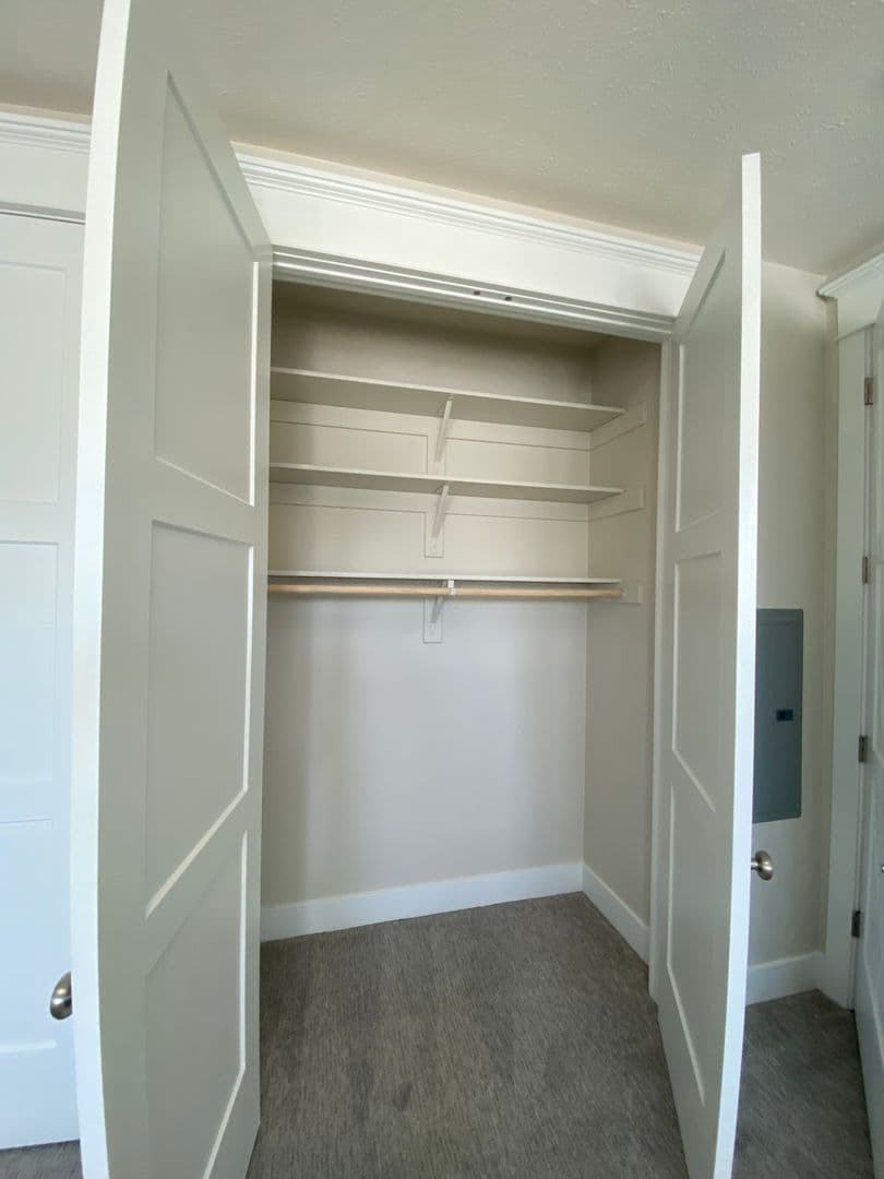 Omaha Apartment: 13108 Lincoln Road