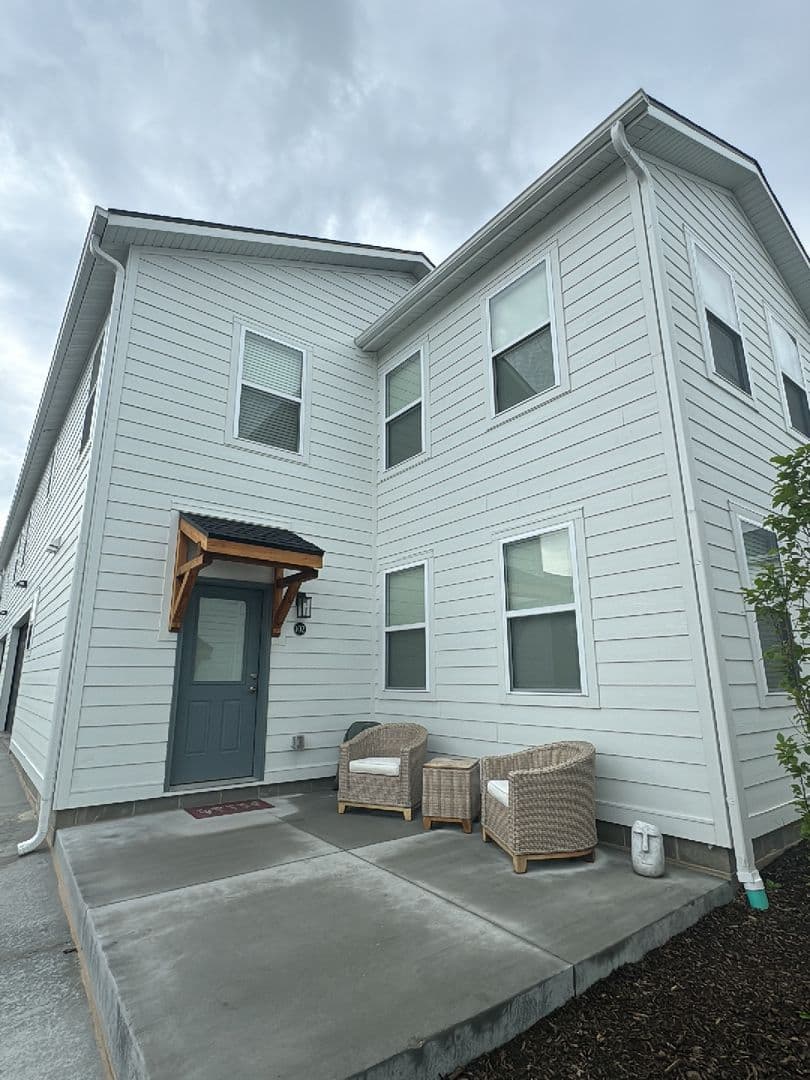 Omaha Apartment: 13041 Cornhusker Road
