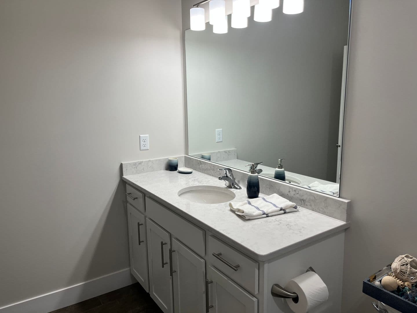 Omaha Apartment: 13108 Lincoln Road