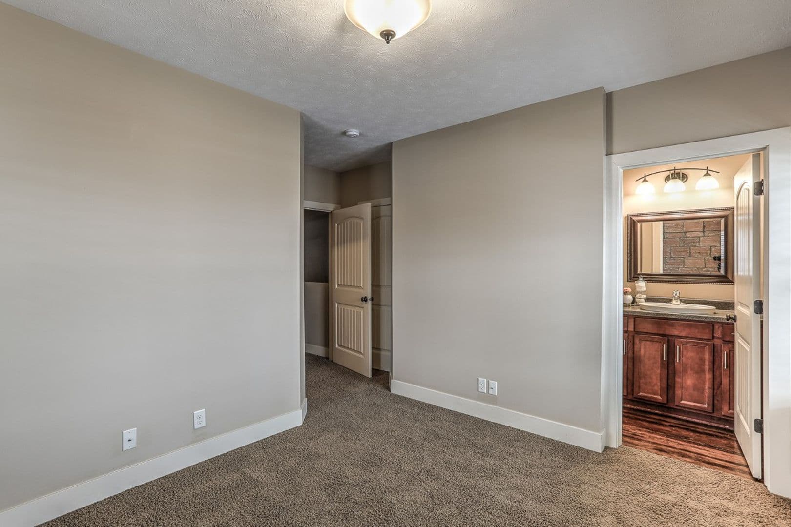 Omaha Apartment: 806 Park Avenue
