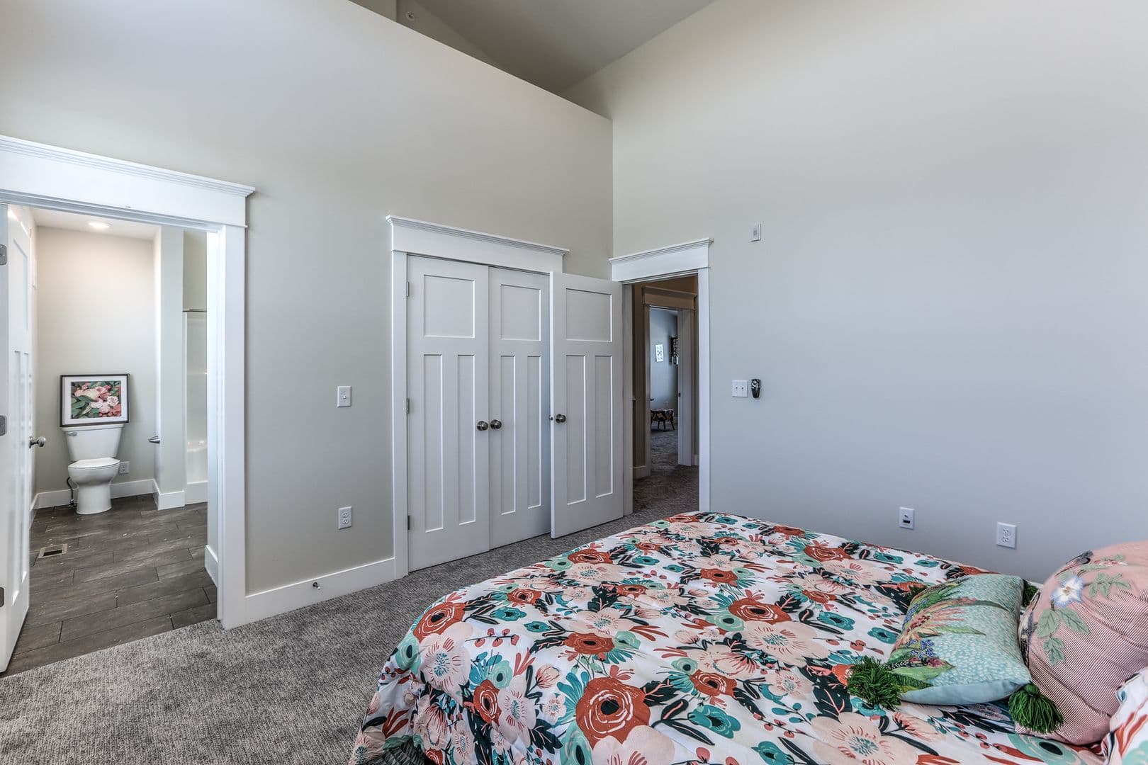 Omaha Apartment: 13178 Lincoln Road