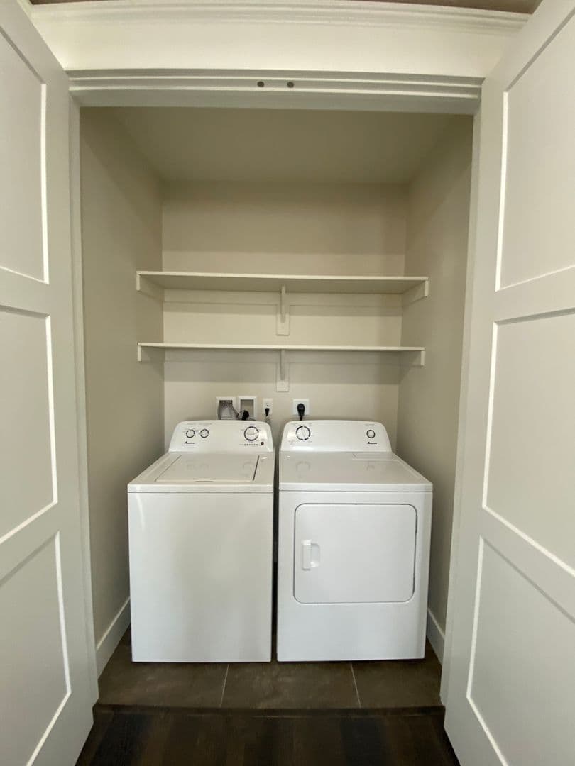 Omaha Apartment: 13108 Lincoln Road