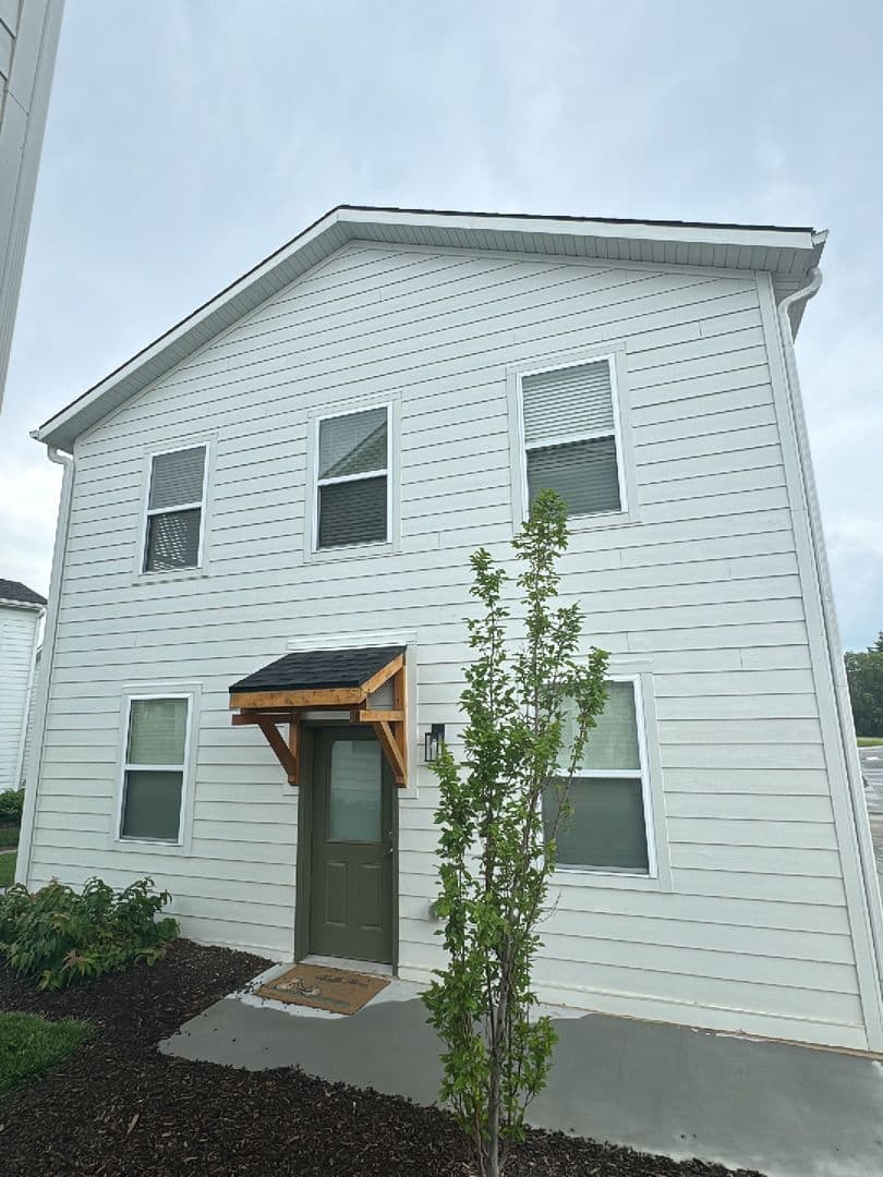 Omaha Apartment: 13041 Cornhusker Road