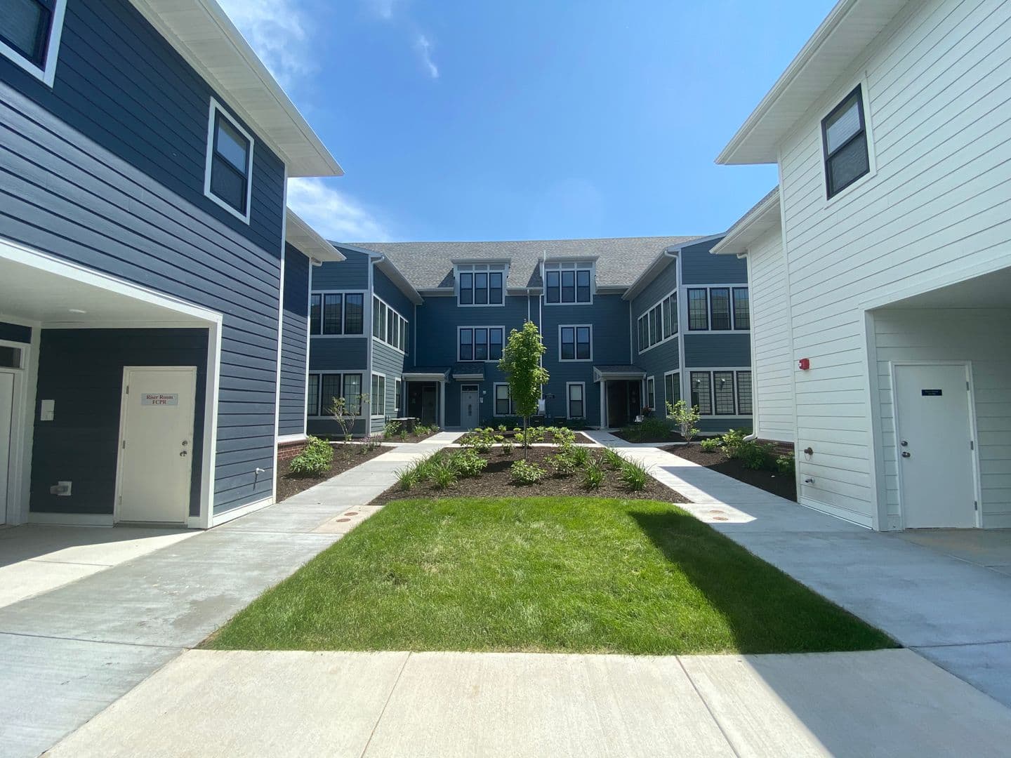 Omaha Apartment: 13178 Lincoln Road