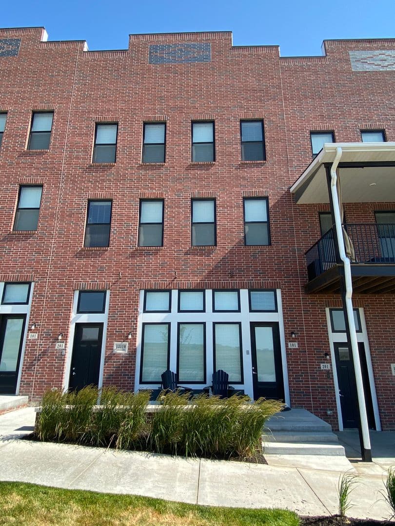 Omaha Apartment: 13178 Lincoln Road