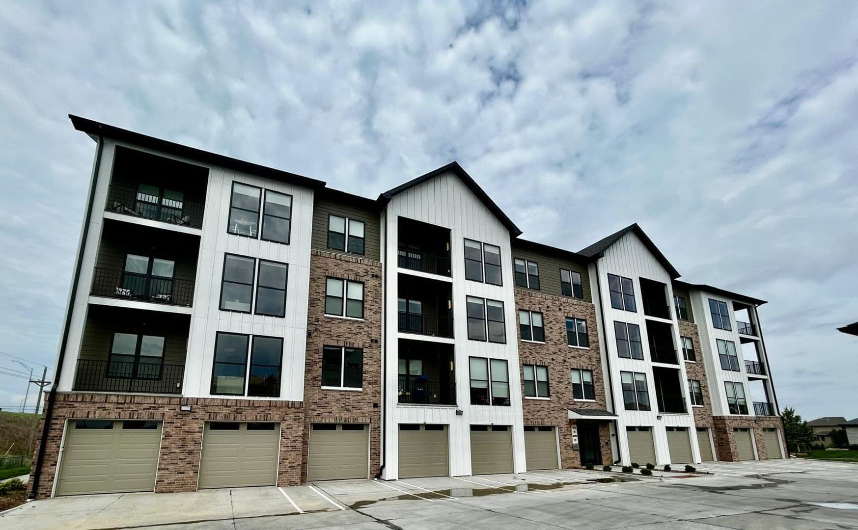 Omaha Apartment: 501 N 186th Plaza, 502 N 186th Plaza, 504 N 187th Court,