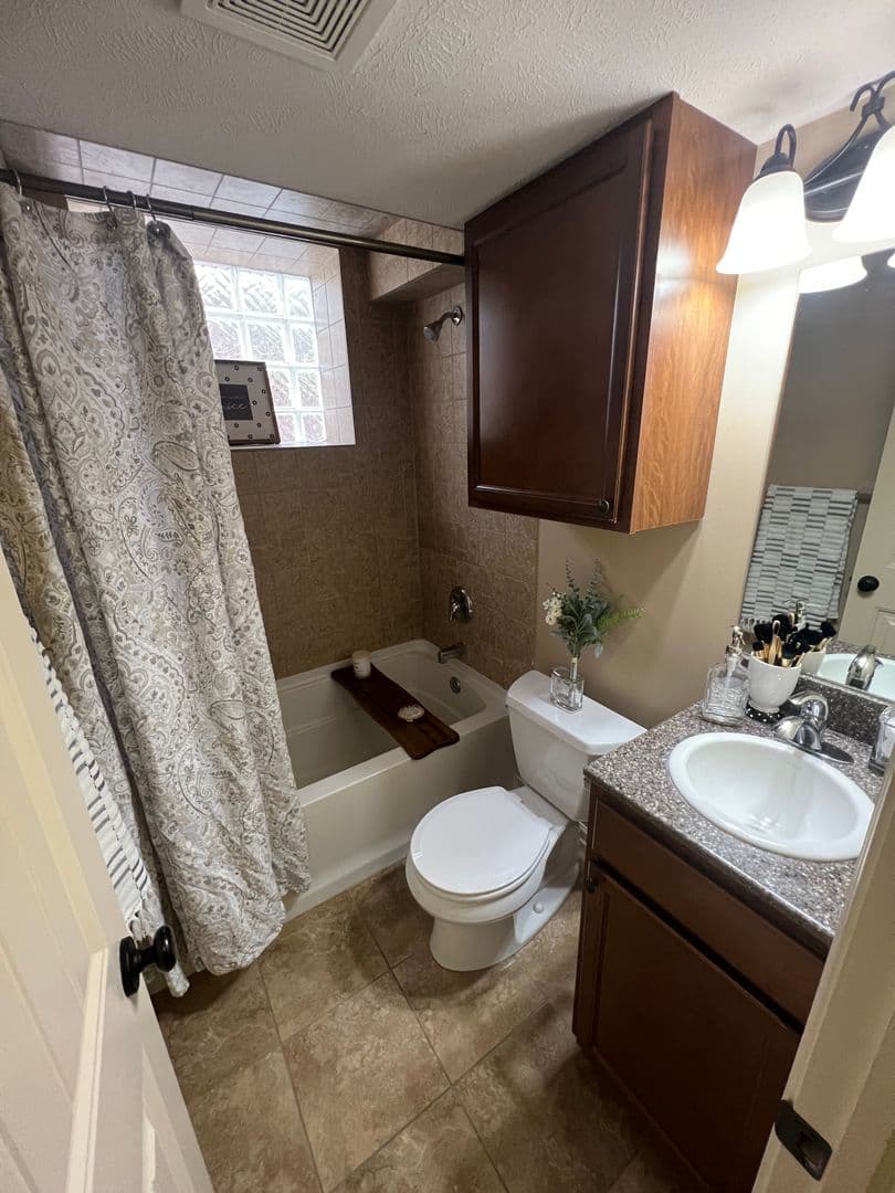 Omaha Apartment: 814 S. 38th Street