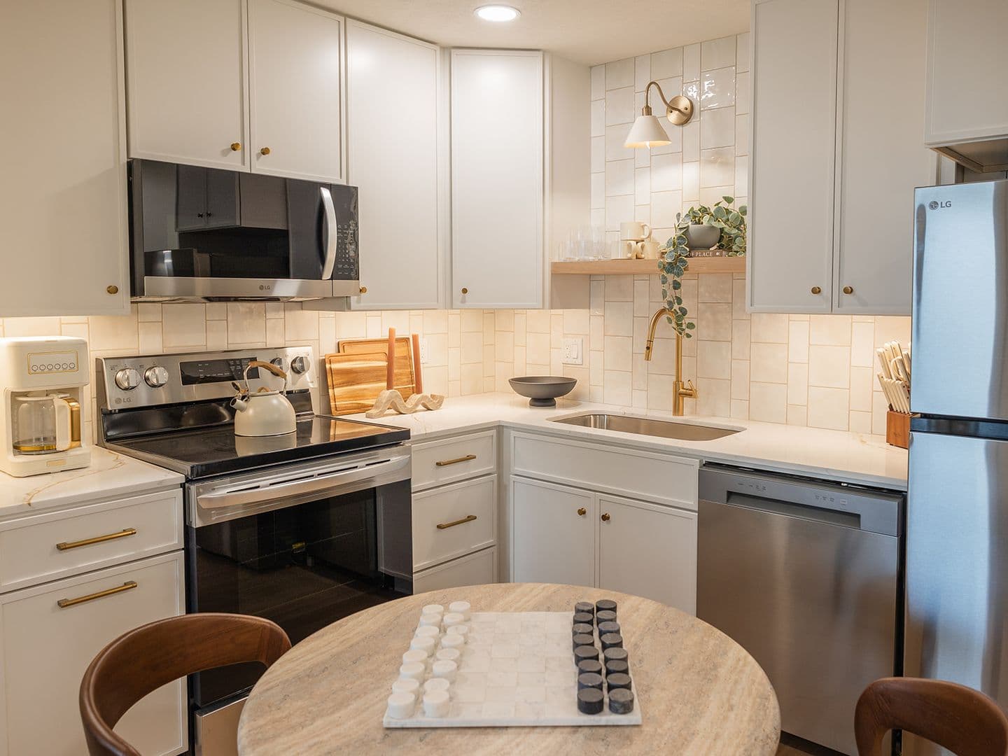 Omaha Apartment: 7270 Cedar Street, Omaha, NE 68102