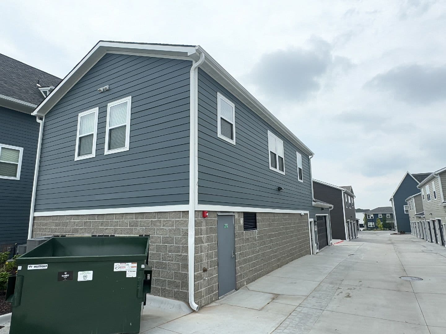 Omaha Apartment: 13041 Cornhusker Road