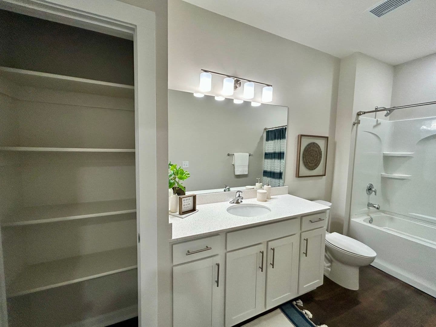 Omaha Apartment: 13041 Cornhusker Road
