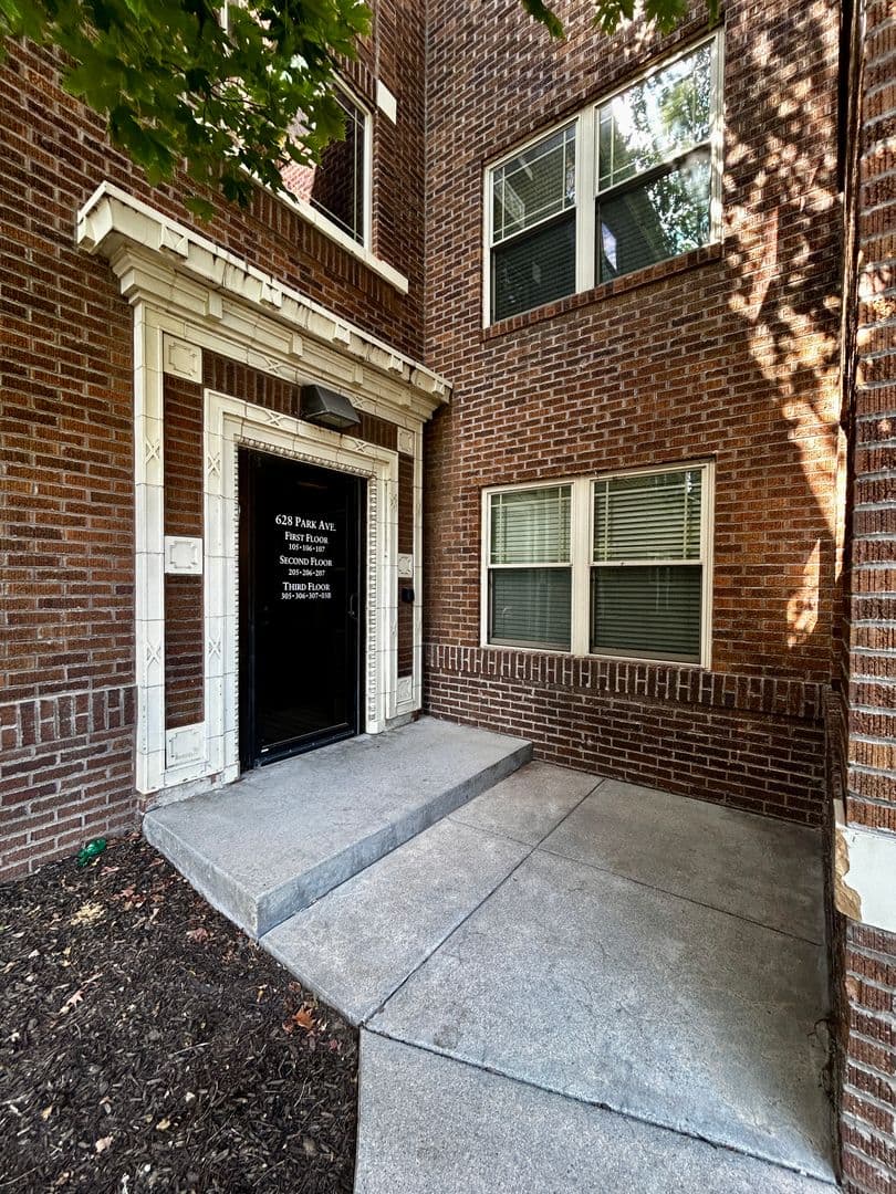 Omaha Apartment: 628 Park Avenue