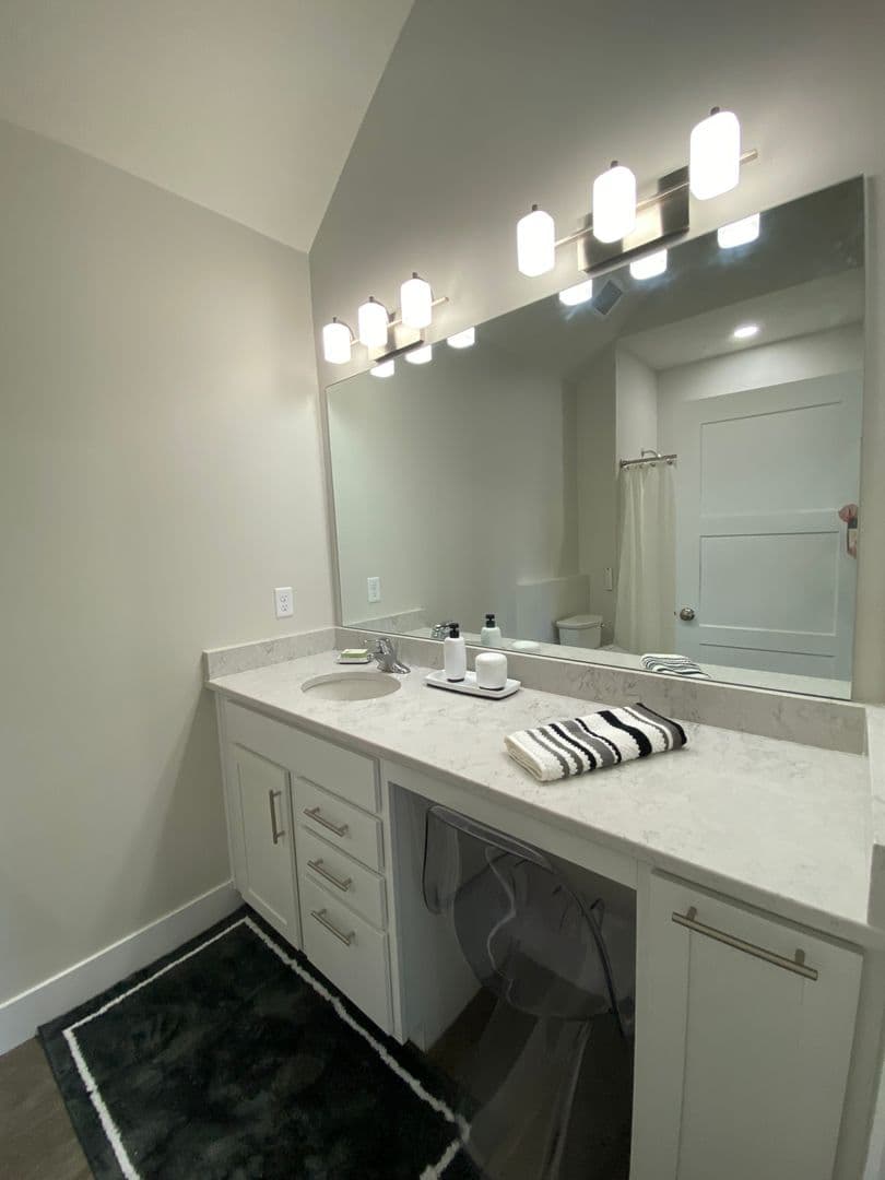 Omaha Apartment: 13108 Lincoln Road