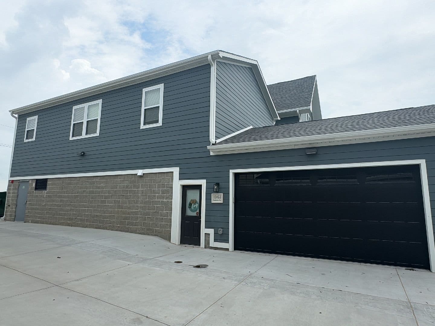 Omaha Apartment: 13041 Cornhusker Road