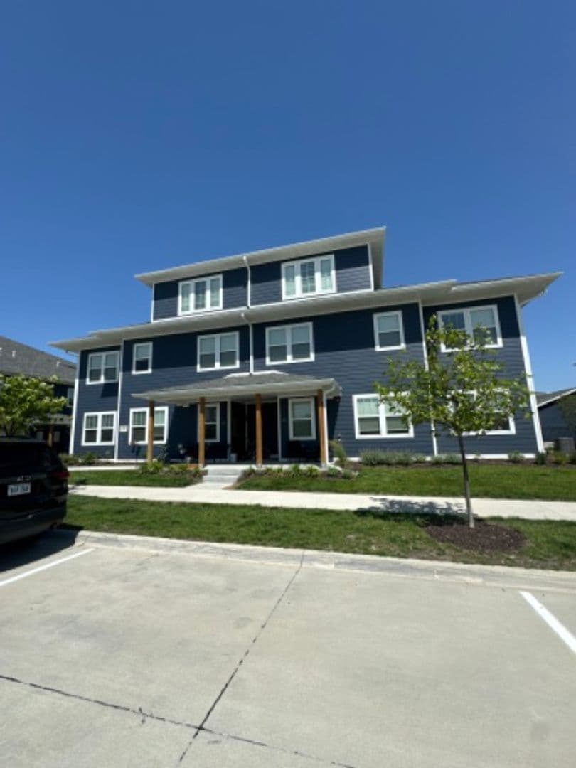 Omaha Apartment: 13041 Cornhusker Road