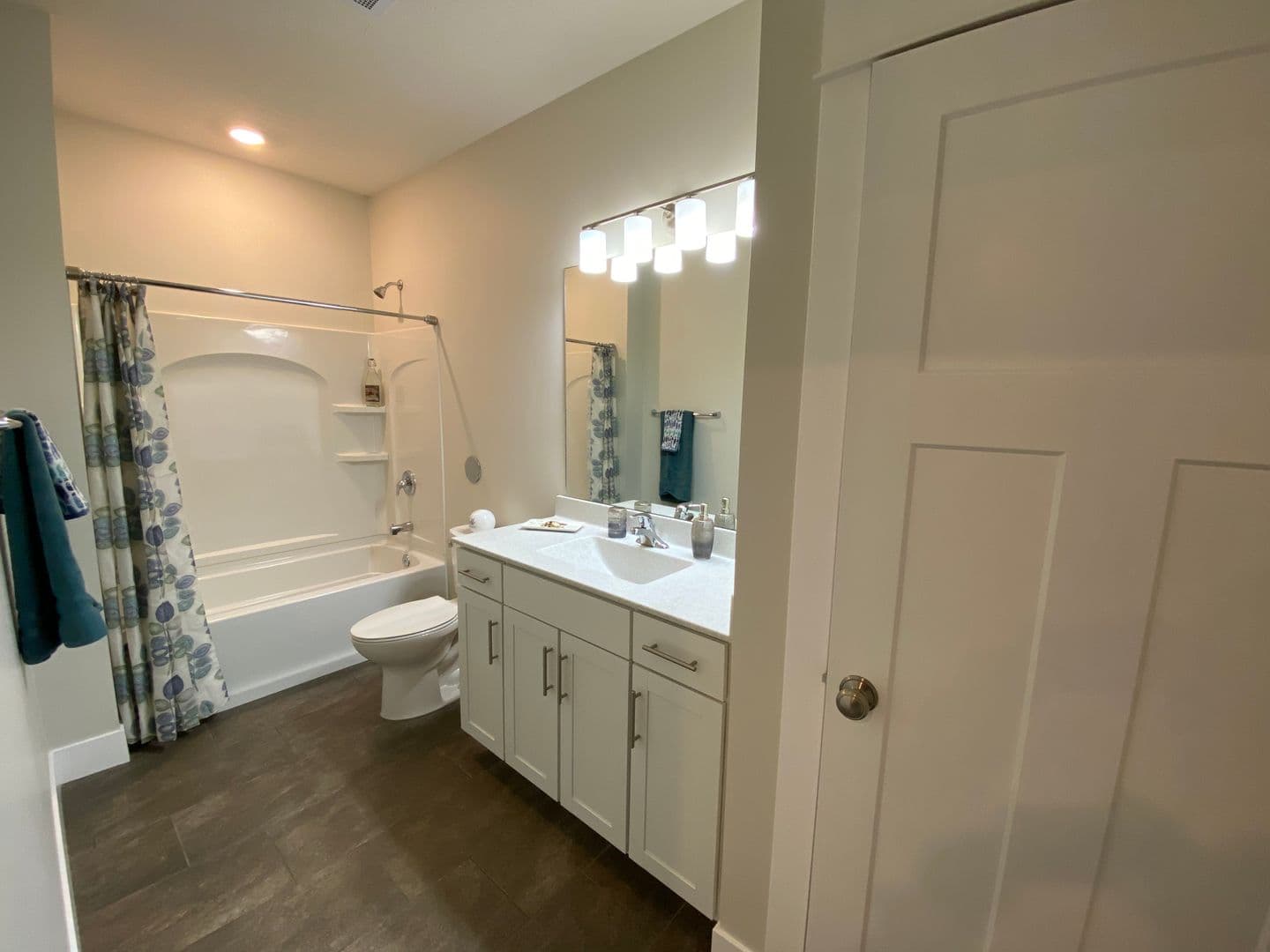 Omaha Apartment: 13108 Lincoln Road