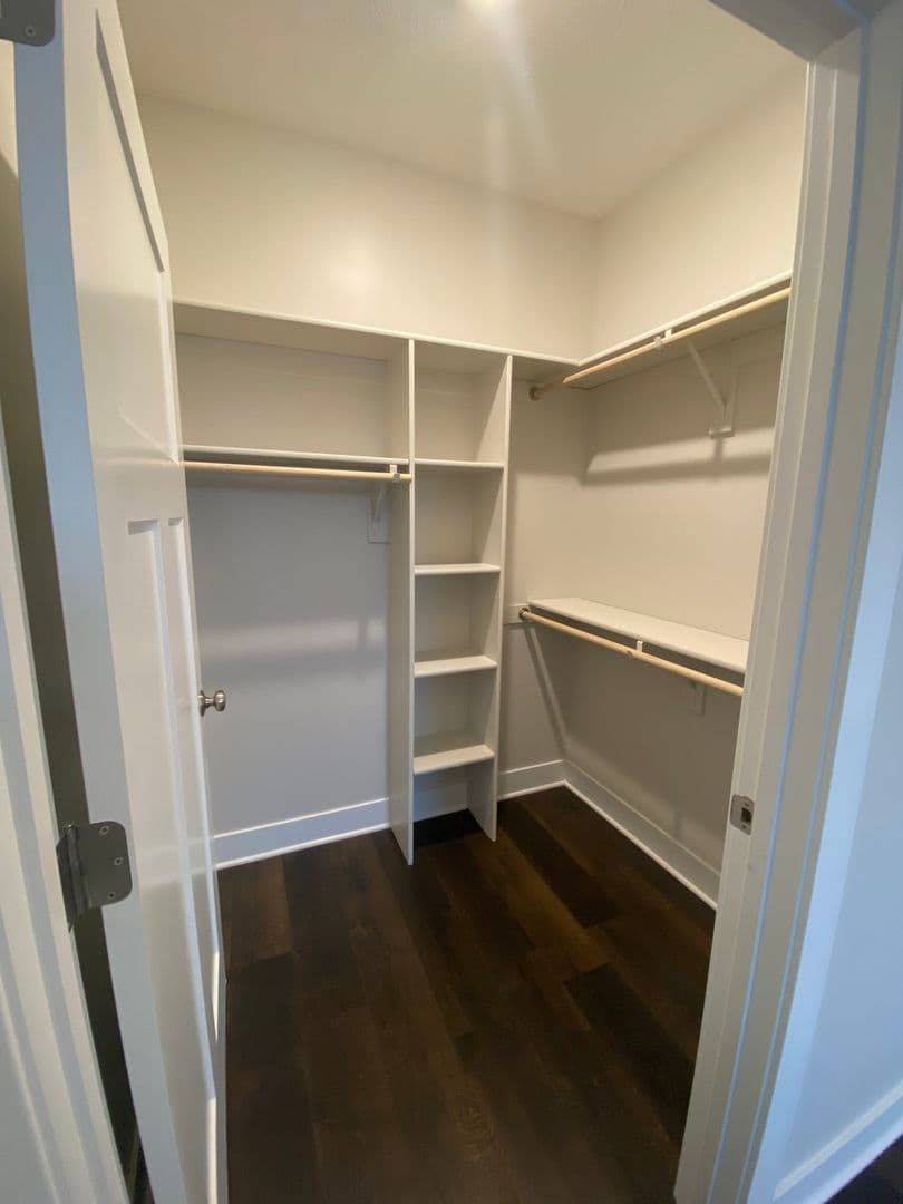 Omaha Apartment: 13178 Lincoln Road