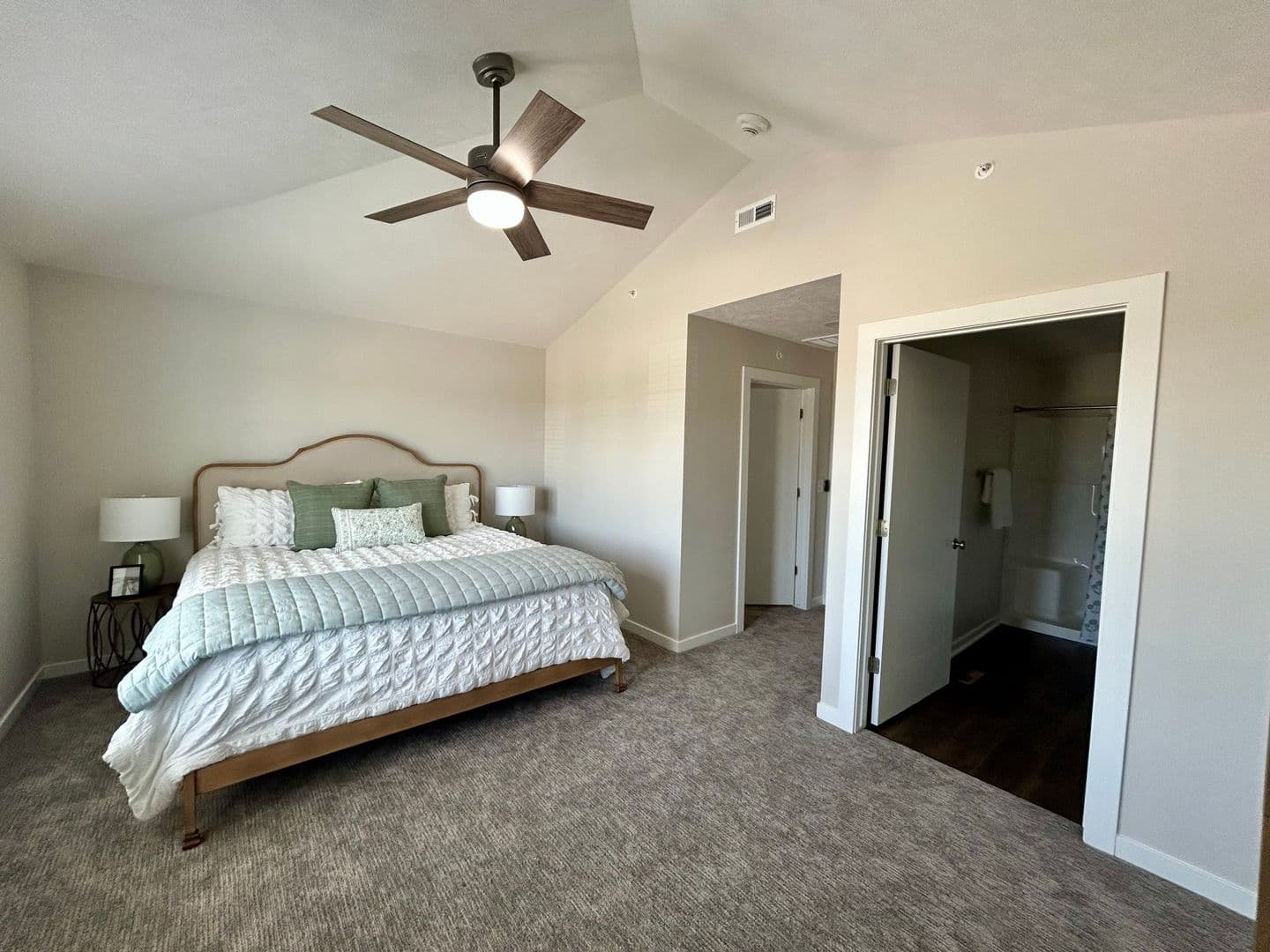 Omaha Apartment: 13041 Cornhusker Road
