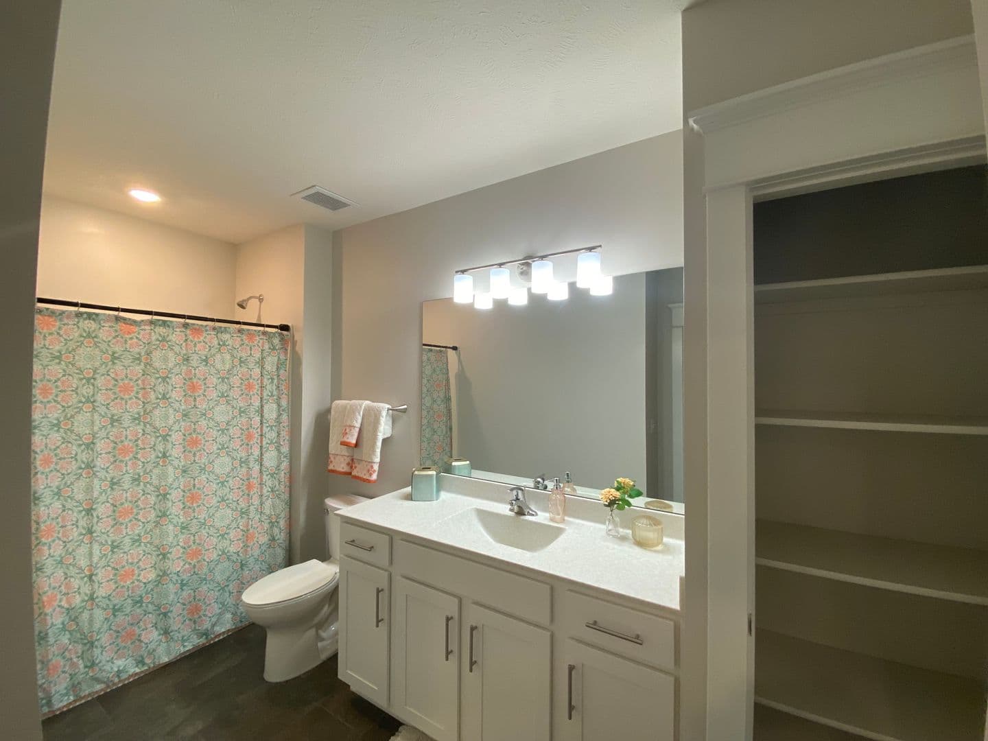 Omaha Apartment: 13178 Lincoln Road