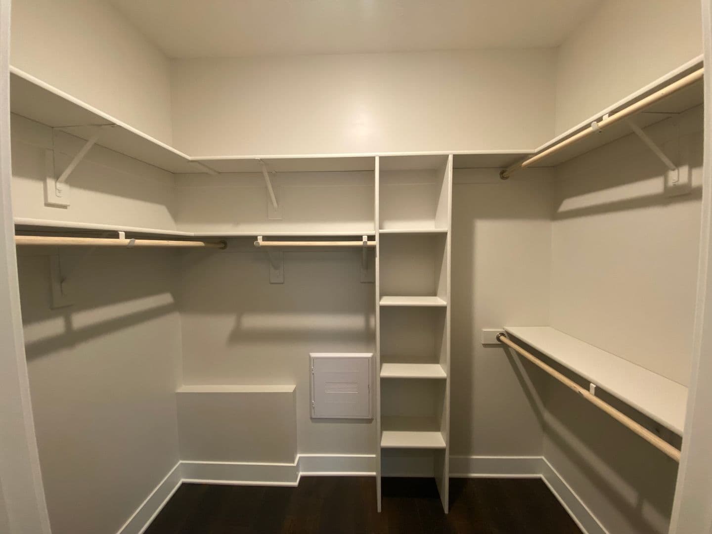 Omaha Apartment: 13178 Lincoln Road
