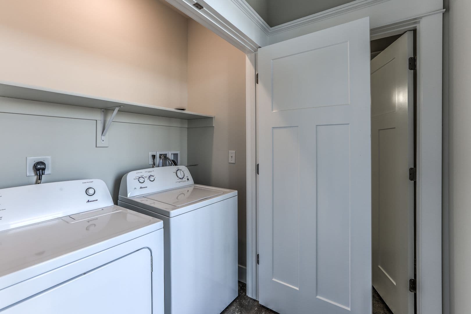 Omaha Apartment: 13178 Lincoln Road