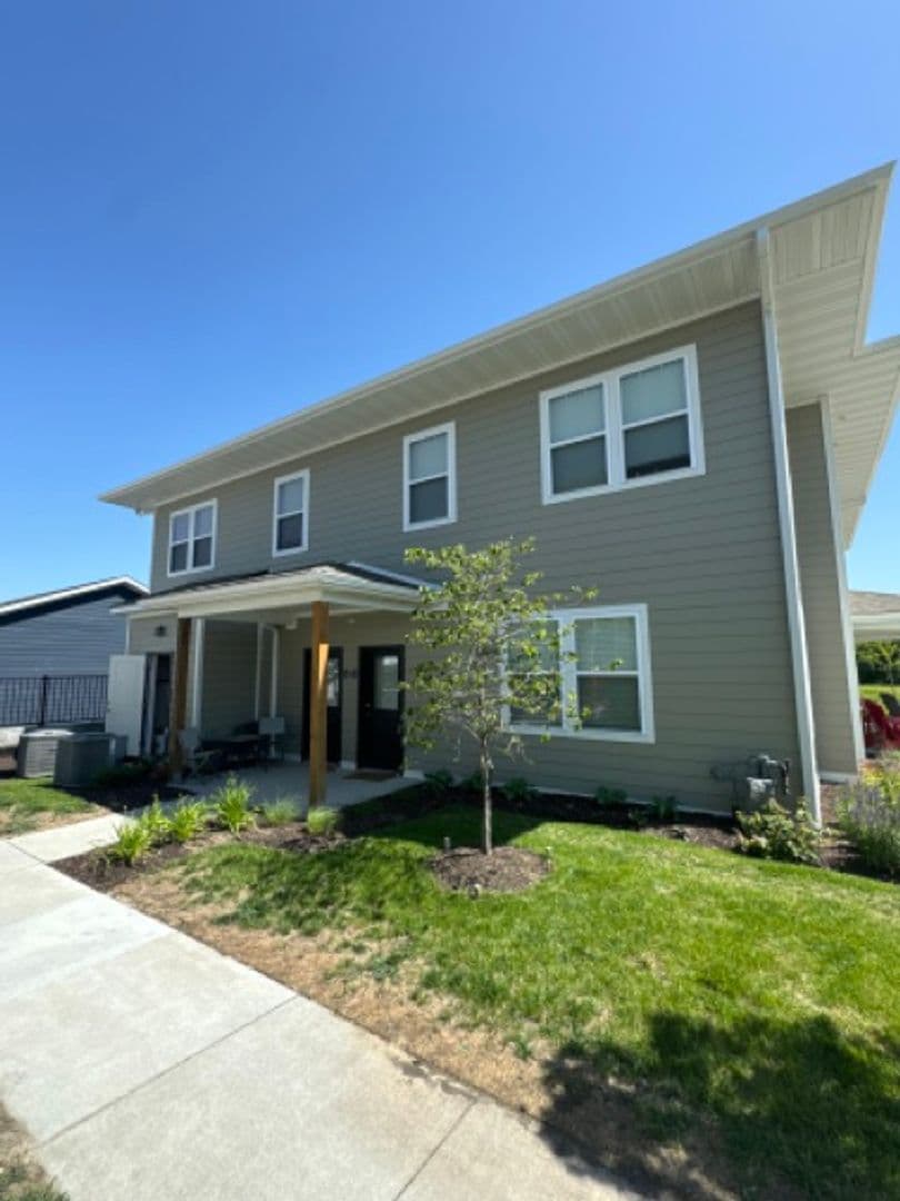 Omaha Apartment: 13041 Cornhusker Road