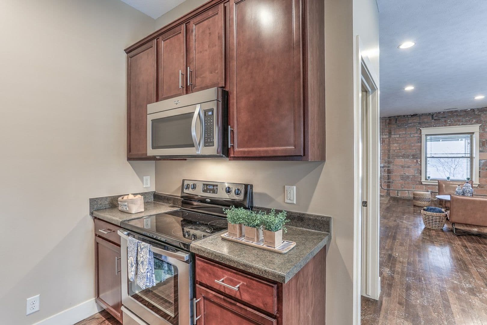 Omaha Apartment: 806 Park Avenue