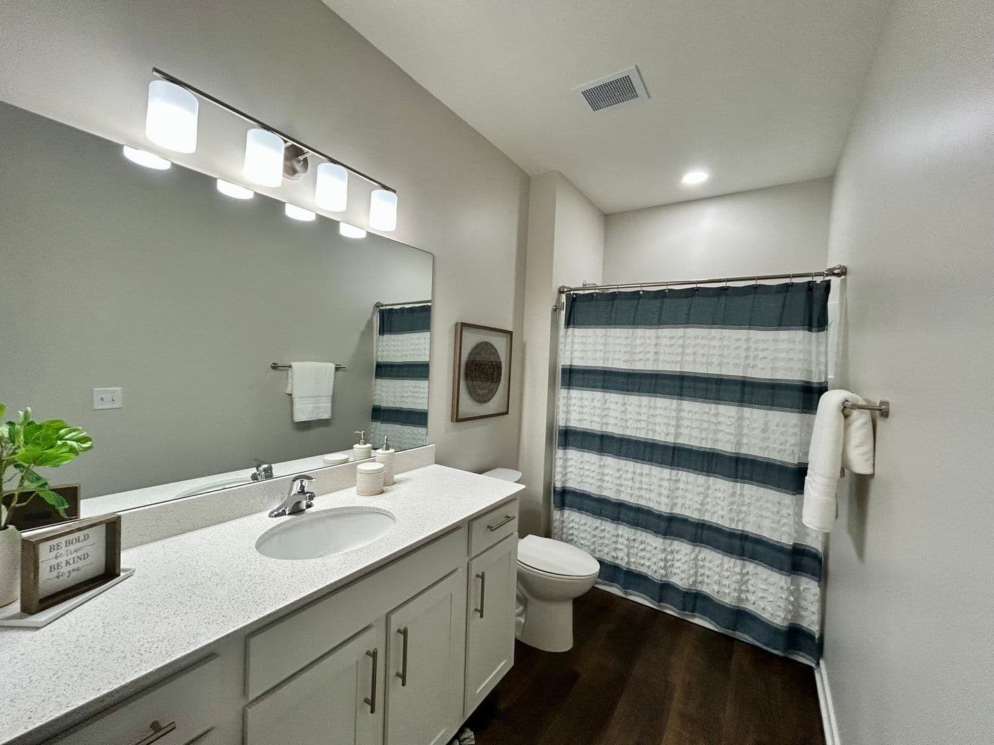 Omaha Apartment: 13041 Cornhusker Road