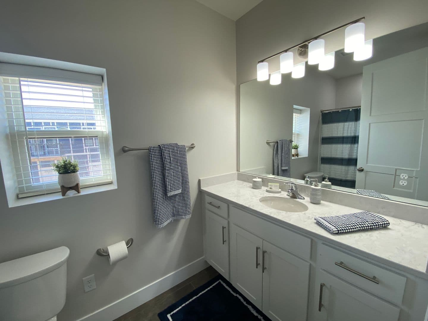 Omaha Apartment: 13108 Lincoln Road