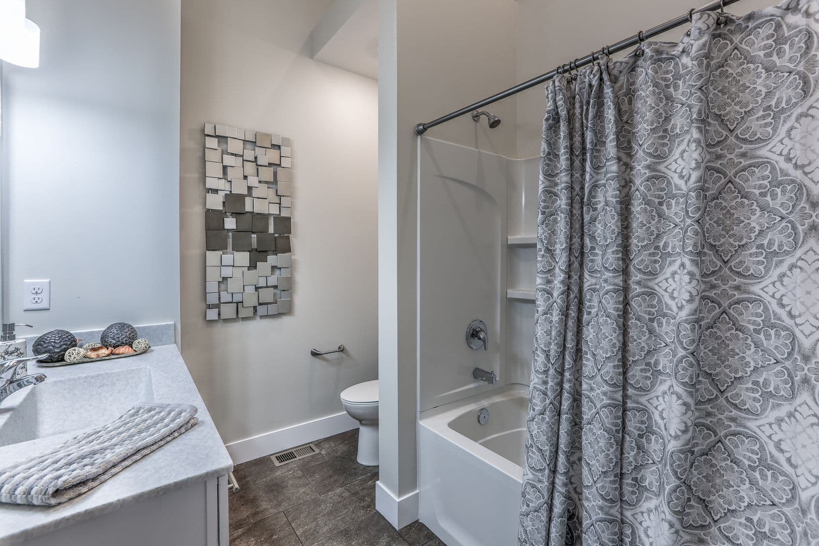 Omaha Apartment: 13178 Lincoln Road