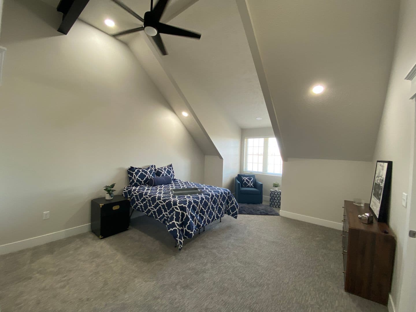 Omaha Apartment: 13108 Lincoln Road