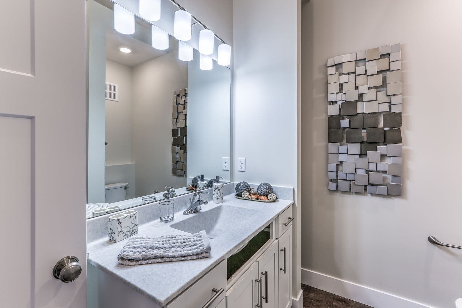 Omaha Apartment: 13178 Lincoln Road