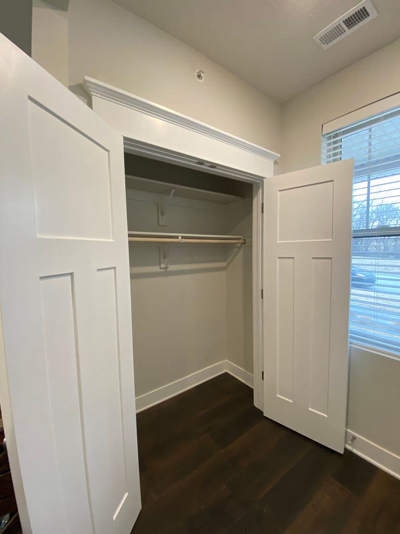 Omaha Apartment: 13108 Lincoln Road